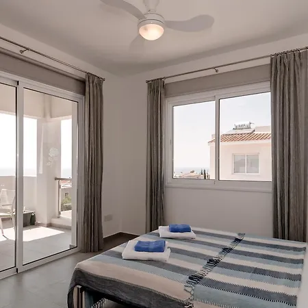 Сasa de vacaciones Verdi: Luxury With Private Pool Peyia