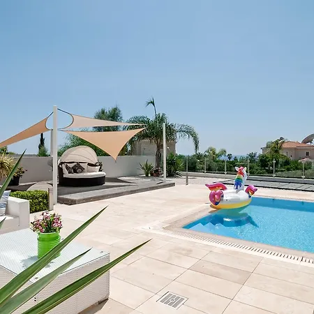Verdi: Luxury With Private Pool Holiday home Peyia