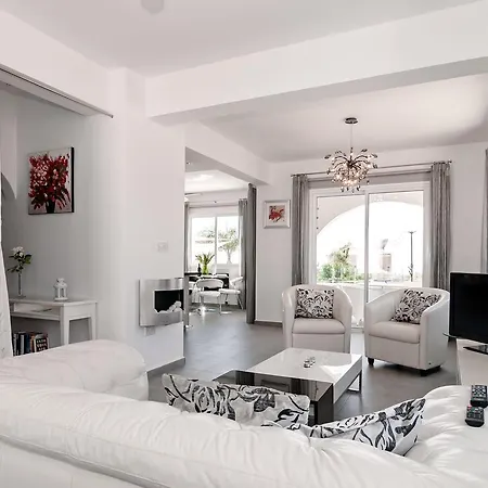 Verdi: Luxury With Private Pool Holiday home *